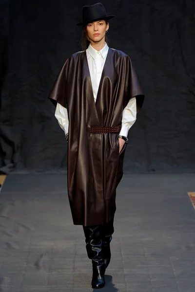 Look 3